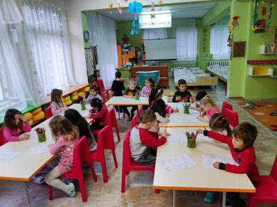 Ателие с гост-художник - ДГ Звънче - Стамболийски