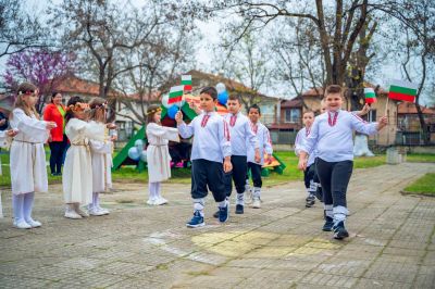 " Фестивал на звънчетата"- 60 години ДГ"Звънче" - ДГ Звънче - Стамболийски